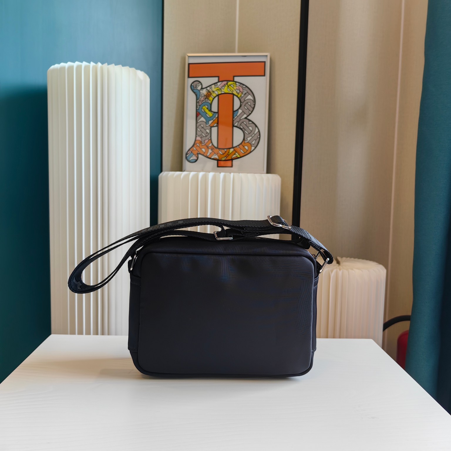 【BURBERRY 公式旗艦店】バーバリー   斜めがけバッグ 当日出荷 好評に付き再入荷！23*6*15CM