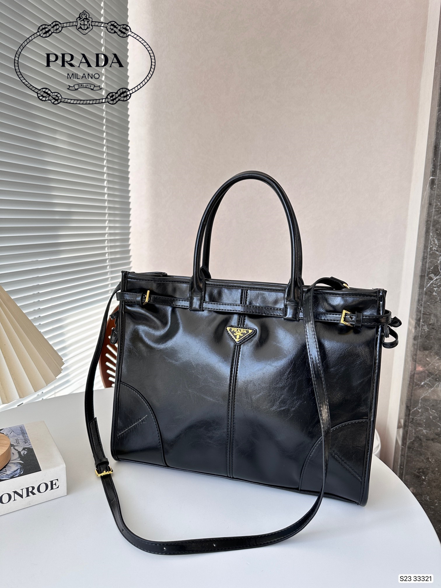 【PRADA 公式旗艦店】 プラダ  斜めがけバッグ当日出荷 好評に付き再入荷24*16CM