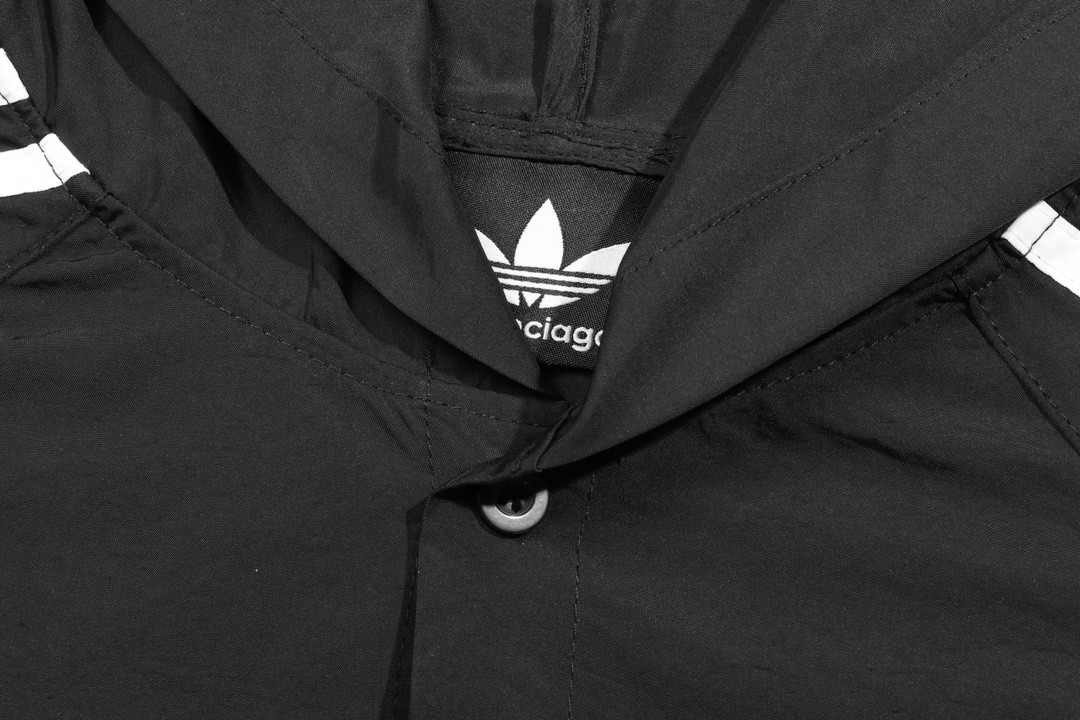 【BALENCIAGA  公式旗艦店】バレンシアガ   シャツ  ご好評に付き再入荷！