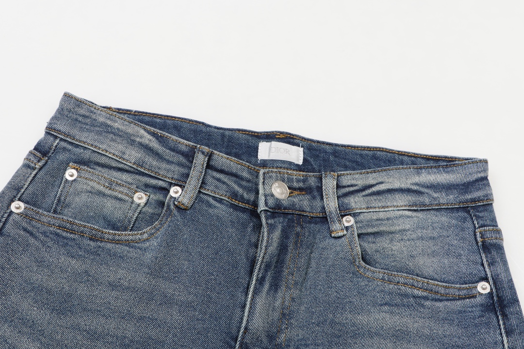 【DIOR 公式旗艦店】ディオール  ジーパン  ご好評に付き再入荷！