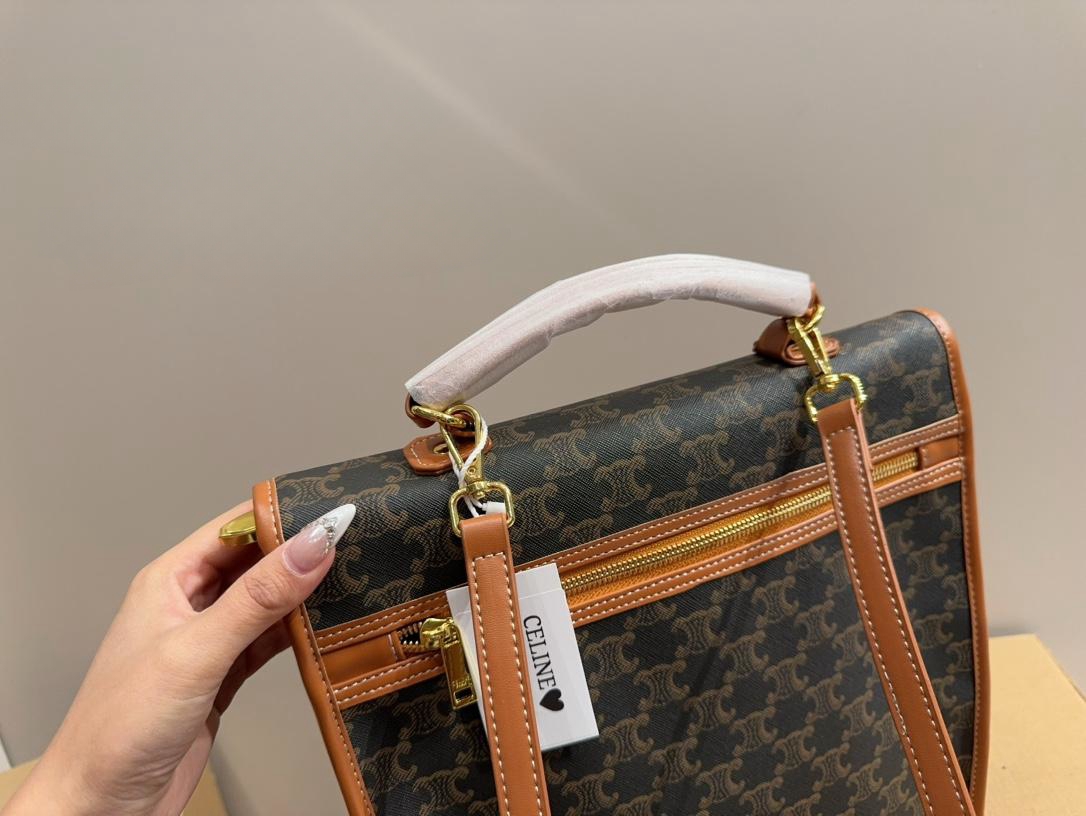 【CELINE 公式旗艦店】セリーヌ リュックサック当日出荷 好評に付き再入荷！29*32CM