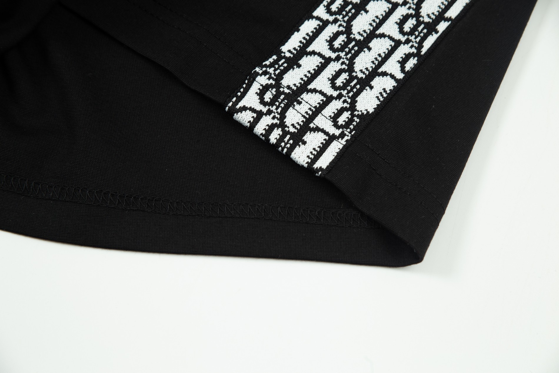 【DIOR  公式旗艦店】ディオール   ショートパンツ  ご好評に付き再入荷！