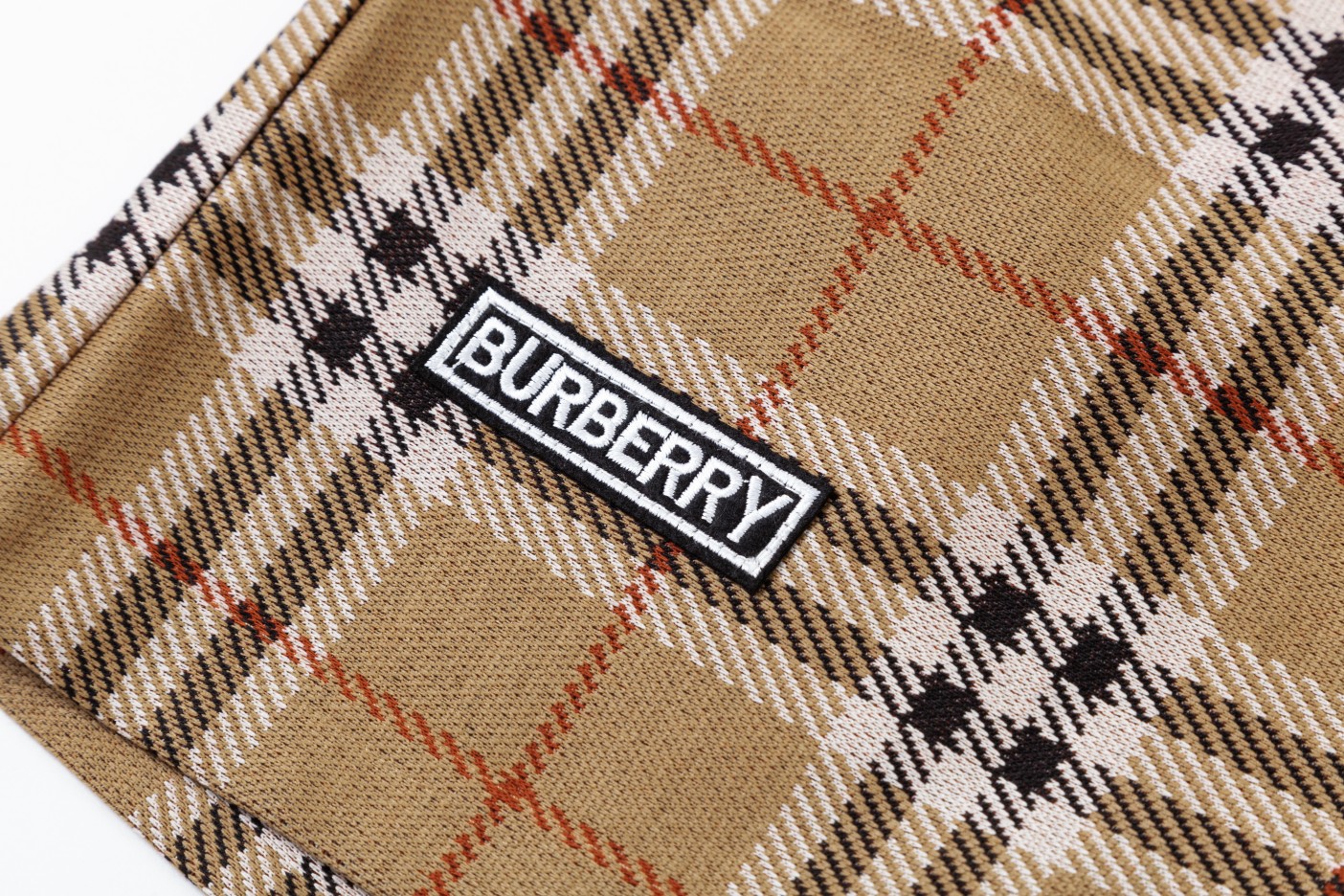 【BURBERRY  公式旗艦店】バーバリー  ショートパンツ  ご好評に付き再入荷！