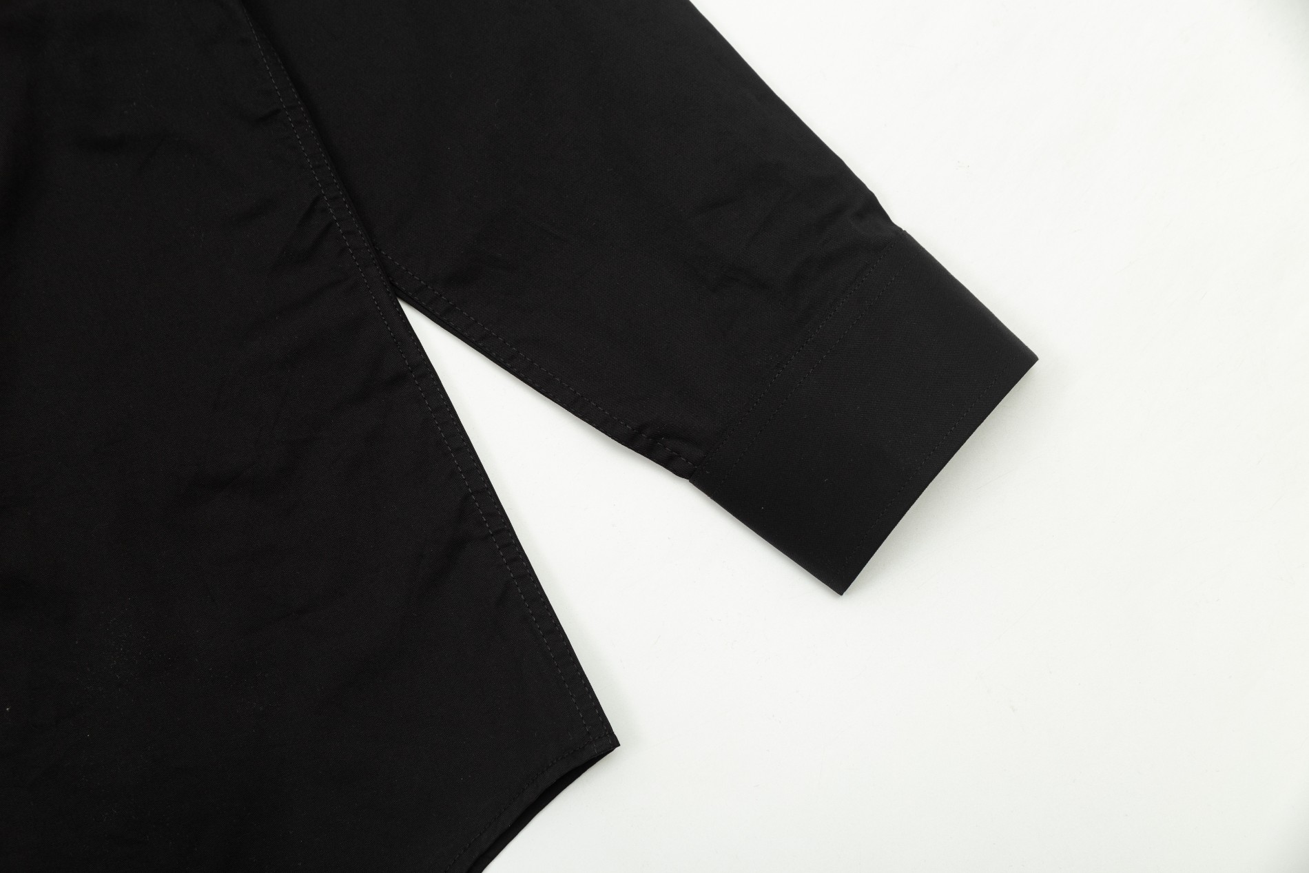 【BALENCIAGA 公式旗艦店】バレンシアガ  シャツ  ご好評に付き再入荷 240715