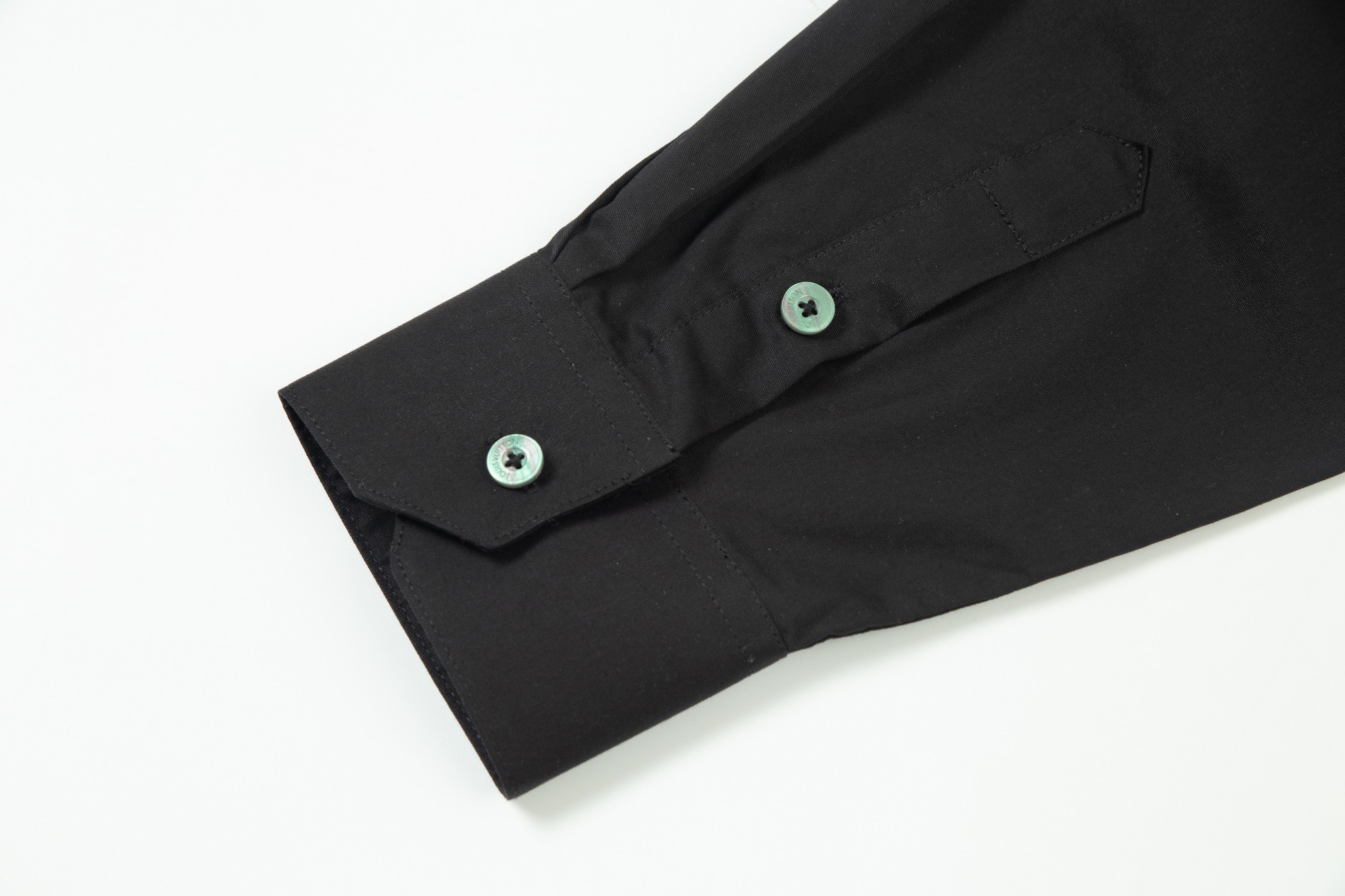 【LOUIS VUITTON 公式旗艦店】ルイヴィトン  シャツ  ご好評に付き再入荷 240715