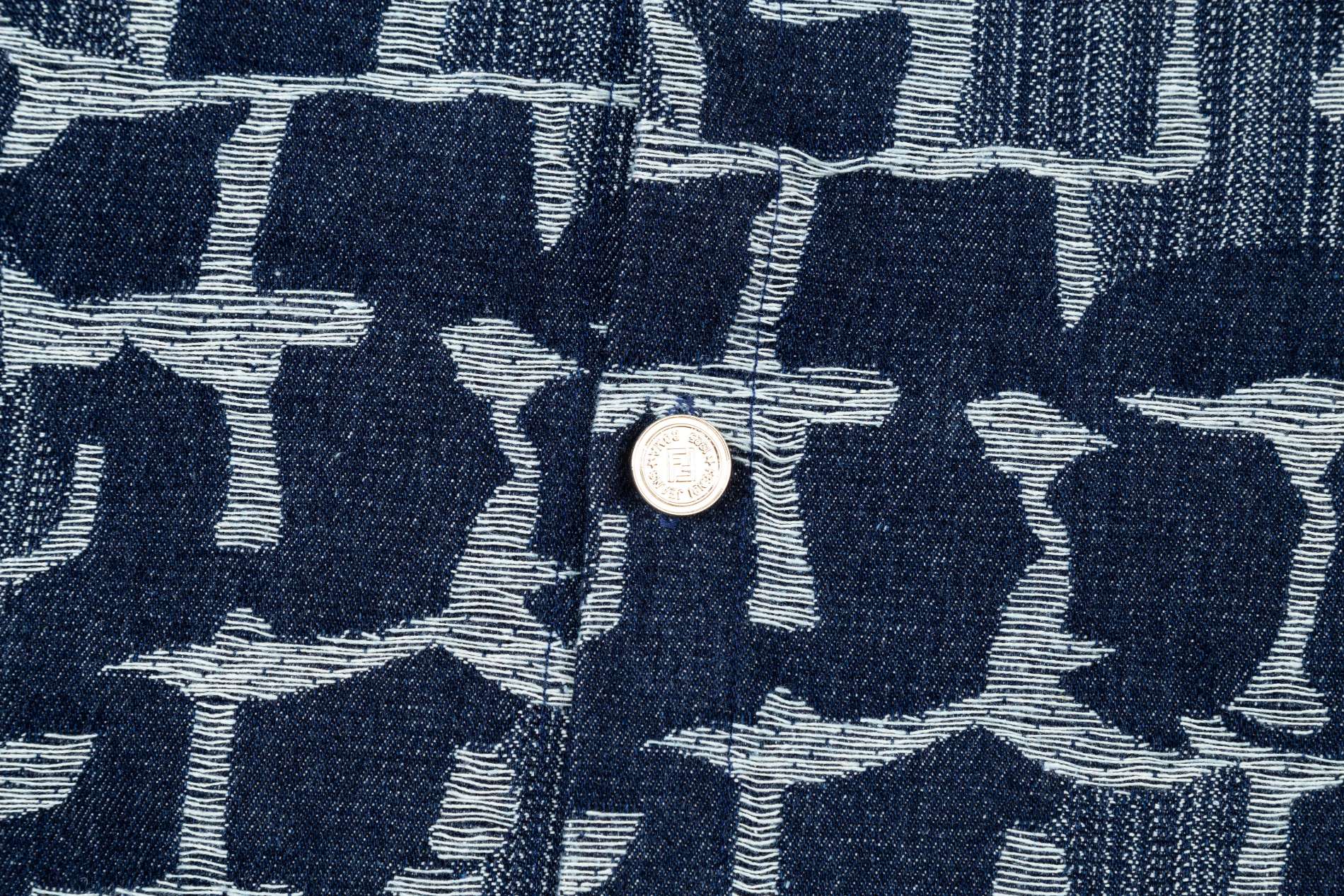 【FENDI 公式旗艦店】フェンディ  シャツ  ご好評に付き再入荷 240715