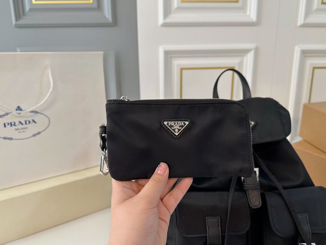 【PRADA  公式 旗艦店】プラダ   リュックサック当日出荷 好評に付き再入荷！30*33CM  240719