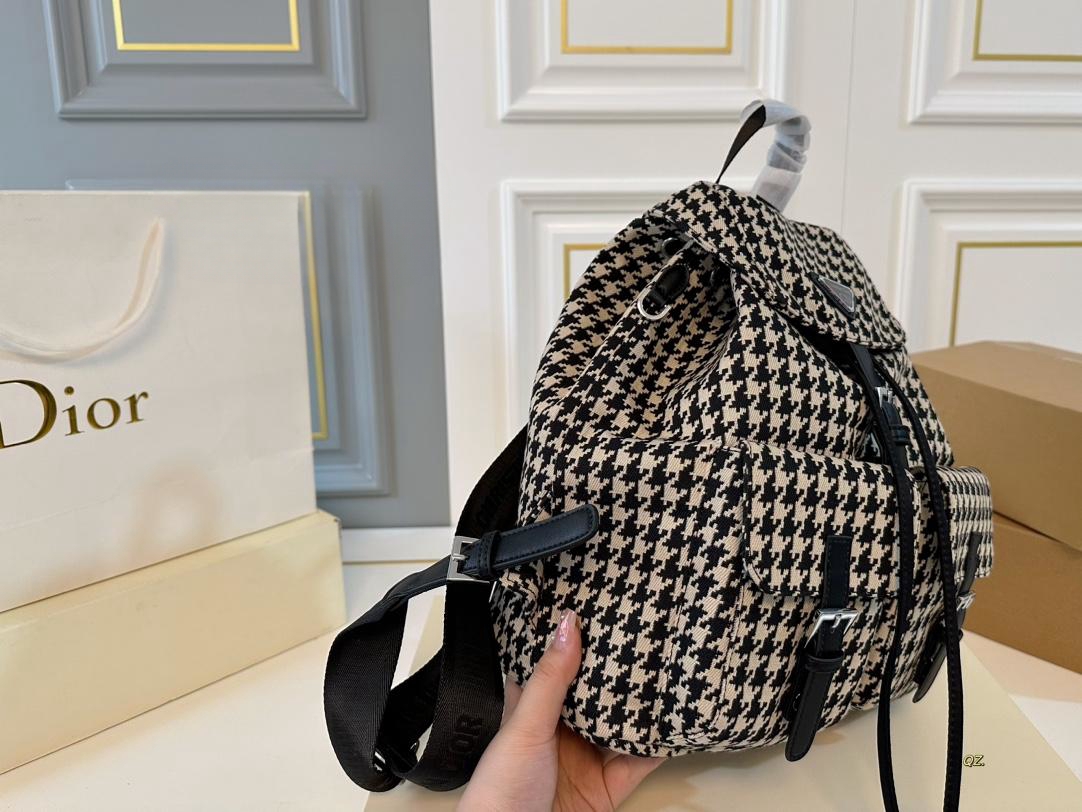 【DIOR公式旗艦店】ディオール  斜めがけバッグ 当日出荷 好評に付き再入荷！30*32CM 240720