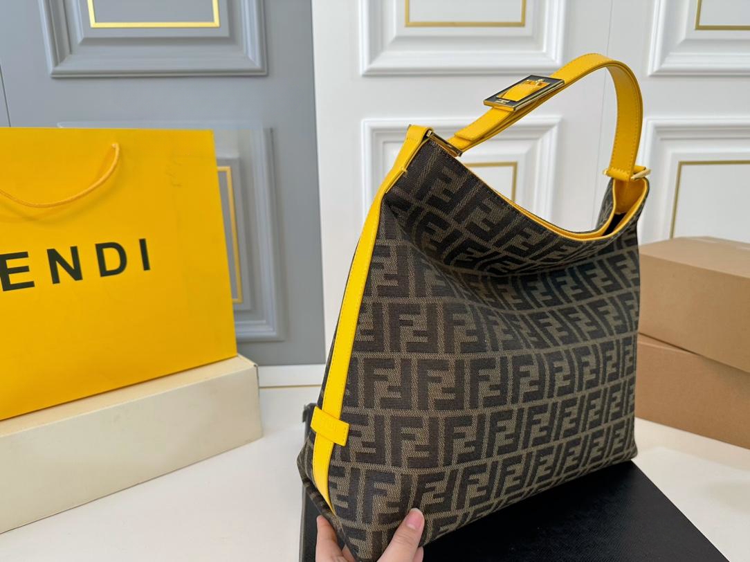 【FENDI  公式旗艦店】フェンディ  ハンドバッグ  当日出荷 好評に付き再入荷！38*35CM  240720