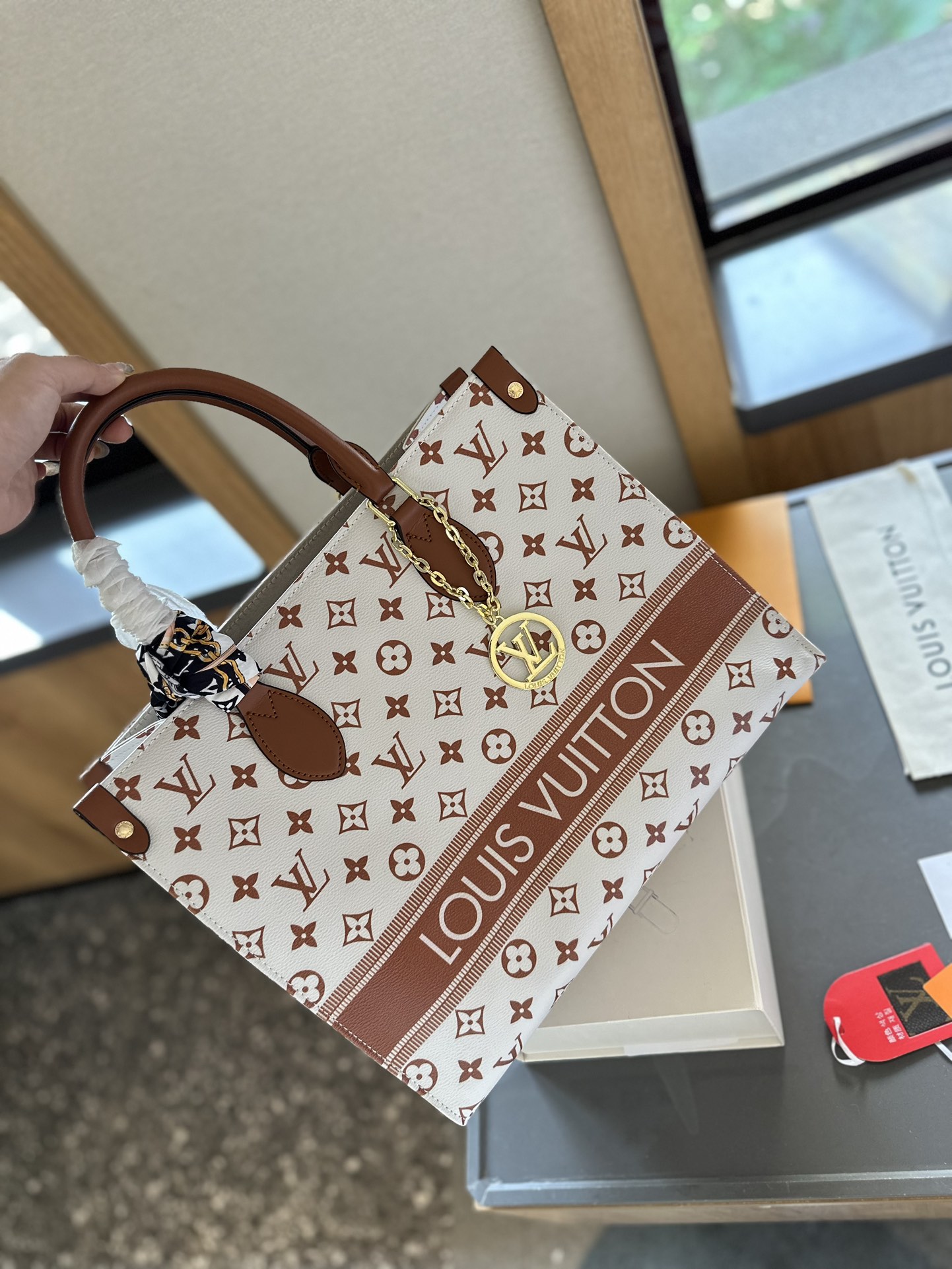 【LOUIS VUITTON 公式旗艦店】ルイヴィトン  斜めがけバッグ 当日出荷 好評に付き再入荷！35CM  1240722