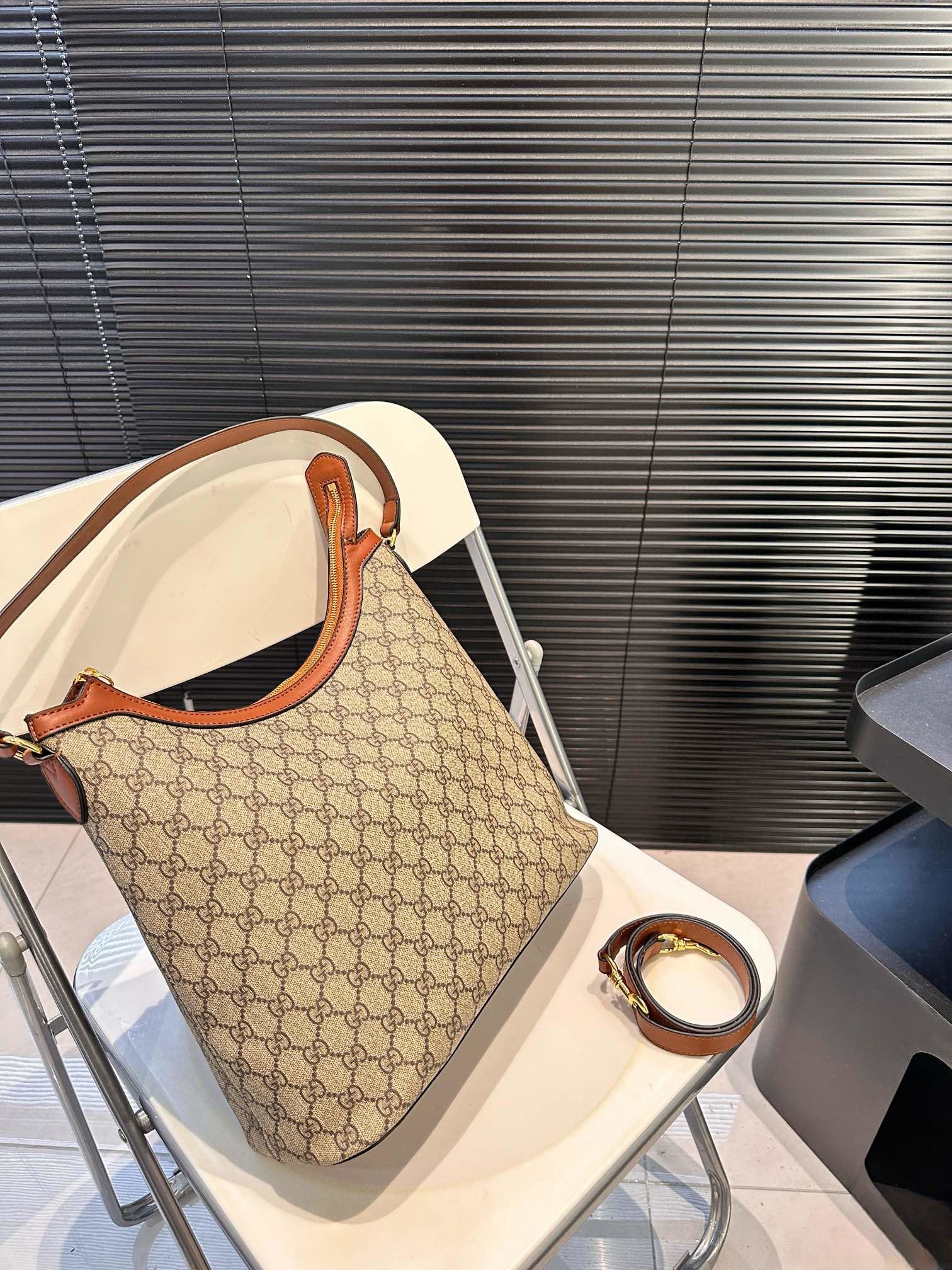 【GUCCI 公式旗艦店】グッチ ハンドバッグ 当日出荷 好評に付き再入荷！32*30CM  240724