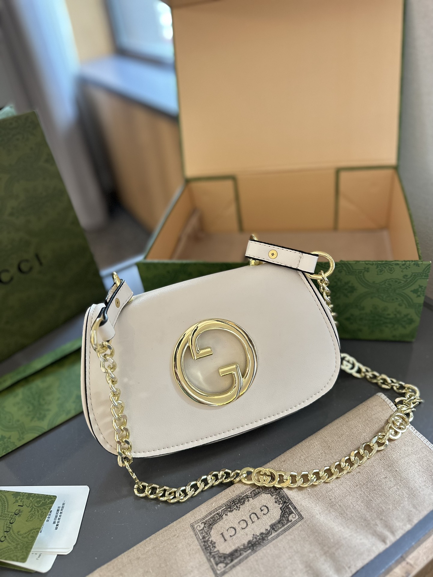 【GUCCI 公式旗艦店】グッチ 斜めがけバッグ 当日出荷 好評に付き再入荷！23CM  240724