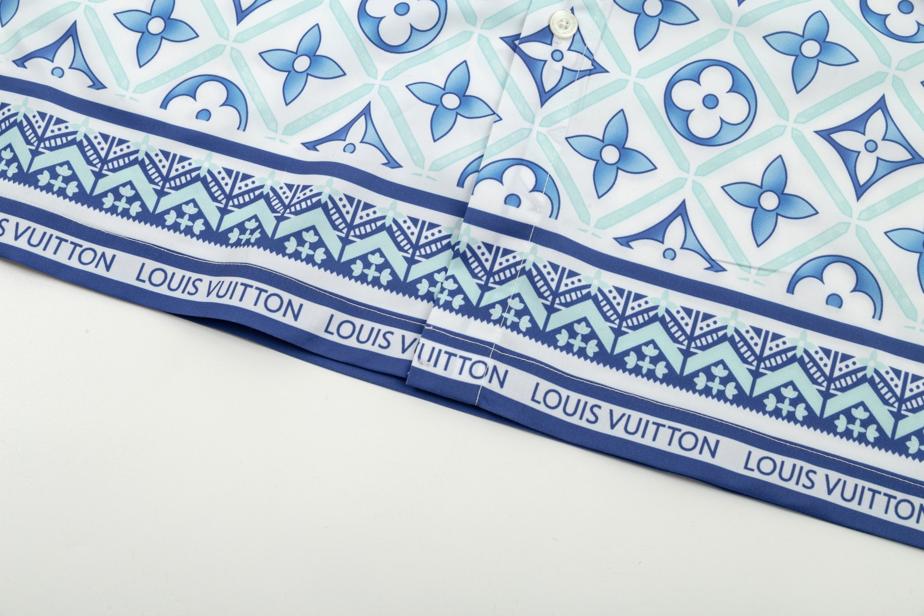 【LOUIS VUITTON 公式旗艦店】ルイヴィトン  シャツ  ご好評に付き再入荷 240803