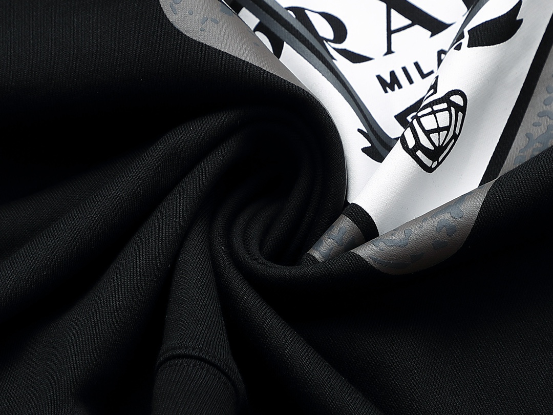 【PRADA 公式旗艦店】プラダ  丸首の衛衣 スウェットご好評に付き再入荷 240809