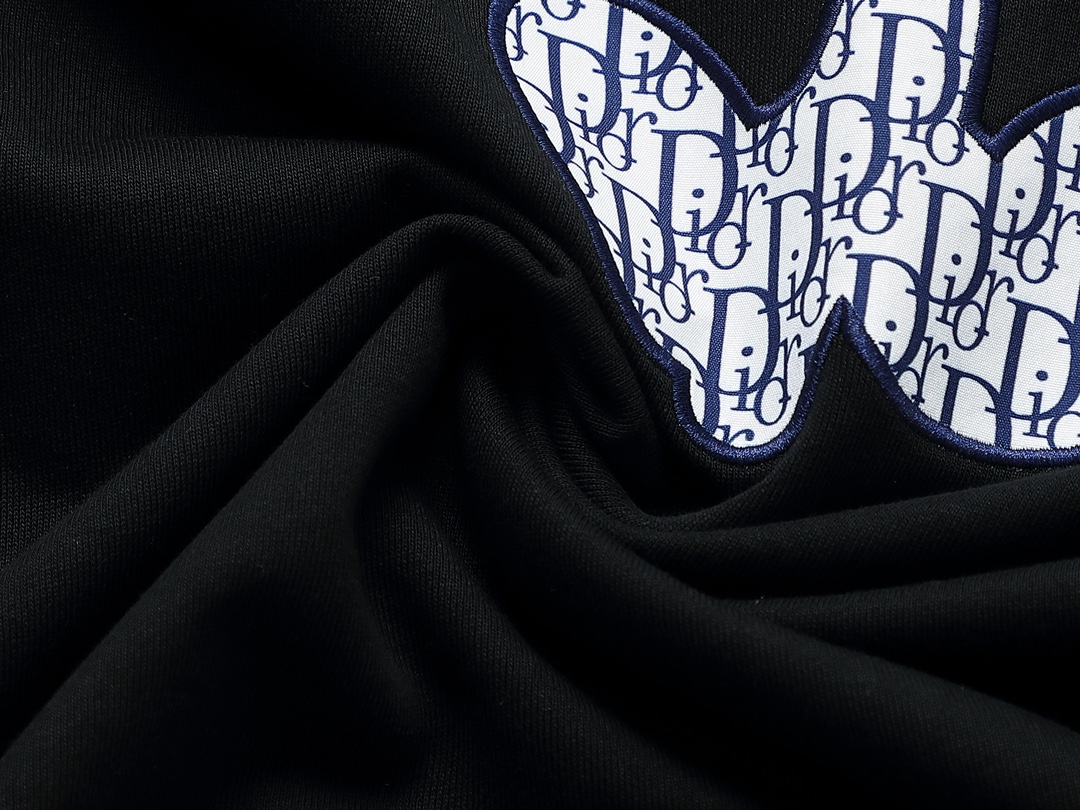 【DIOR  公式旗艦店】ディオール  丸首の衛衣 ご好評に付き再入荷！