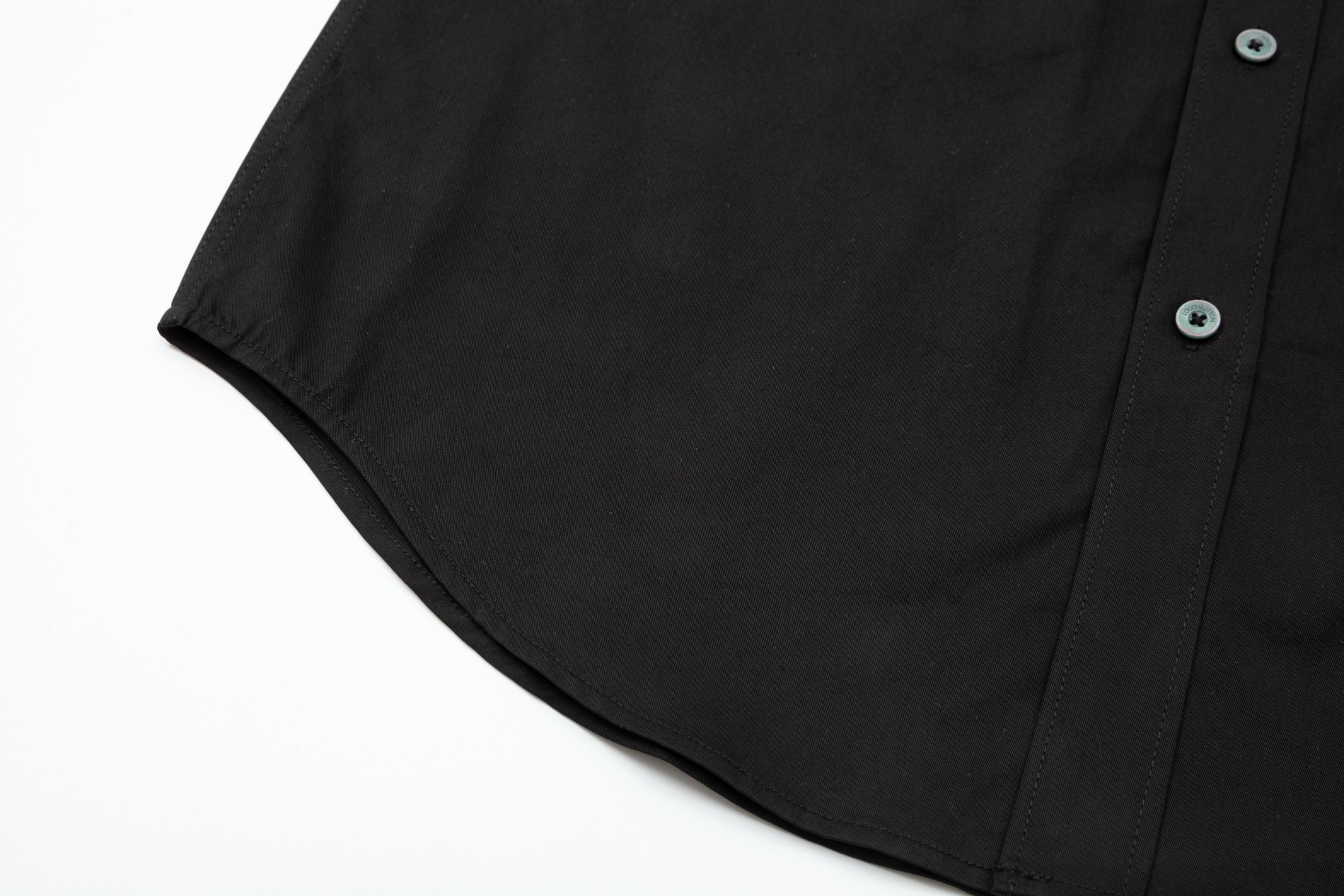 【LOUIS VUITTON 公式旗艦店】ルイヴィトン  シャツ  ご好評に付き再入荷 240715