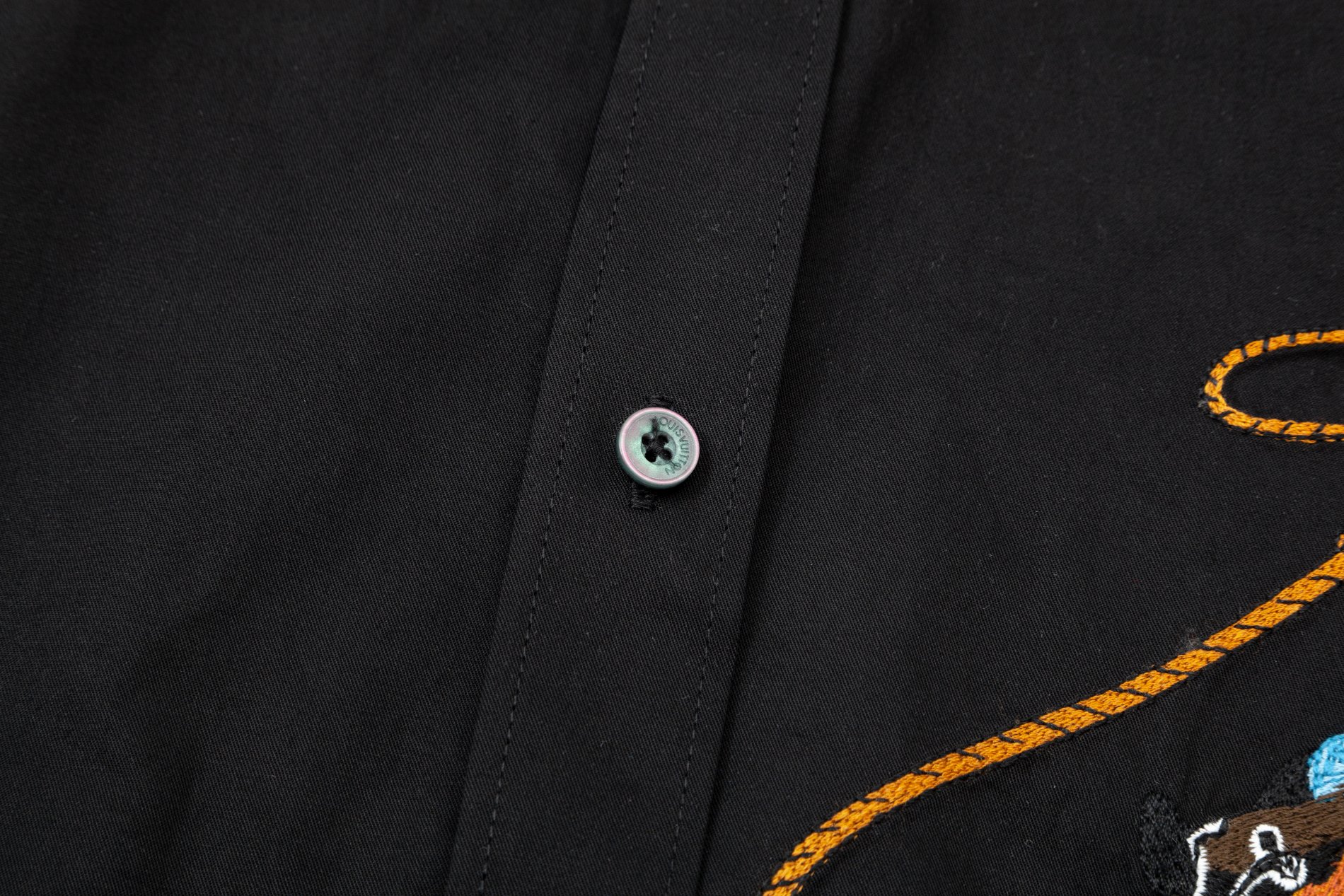 【LOUIS VUITTON 公式旗艦店】ルイヴィトン  シャツ  ご好評に付き再入荷 240811