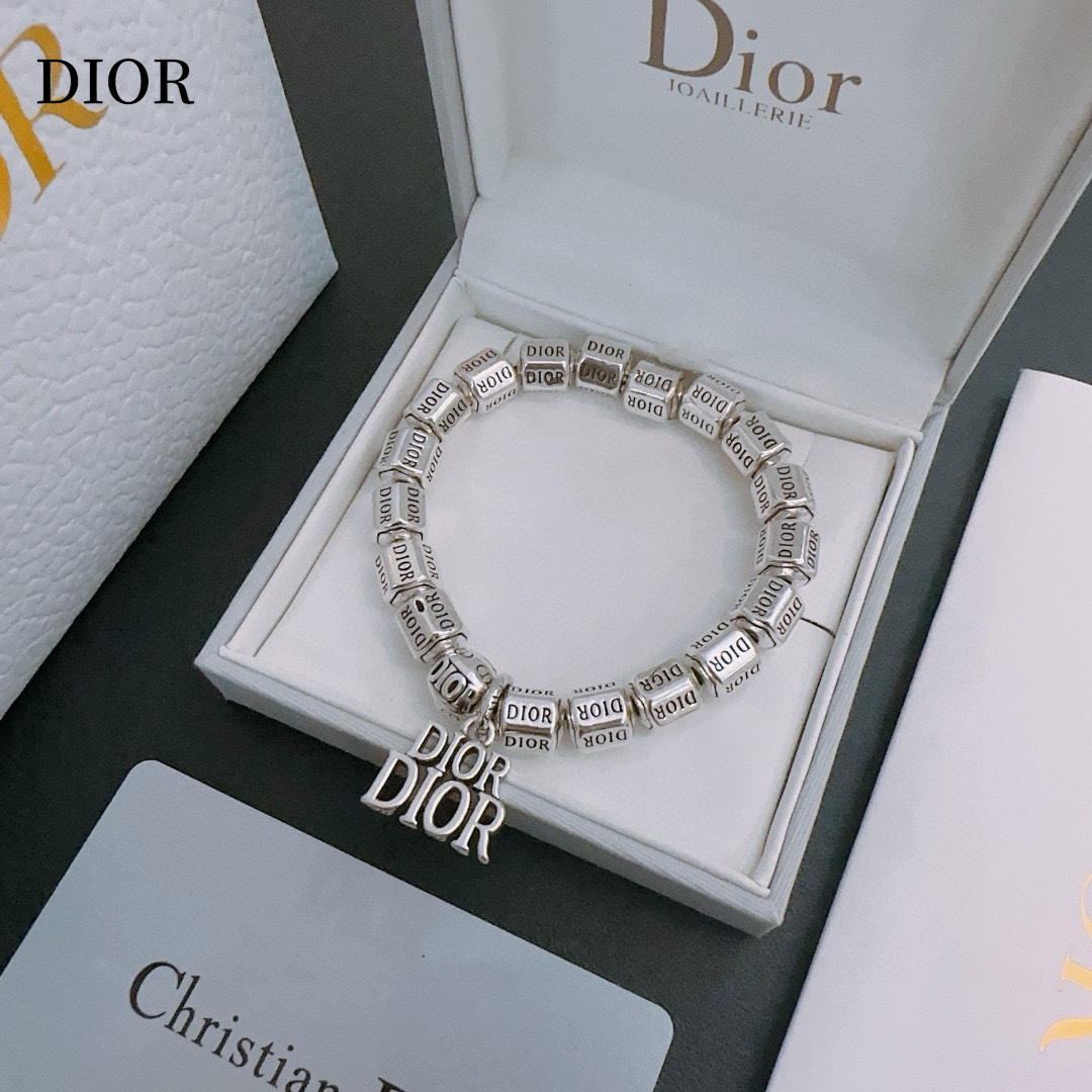 【DIOR】ブレスレット、ファッションシンプルなスタイル 240812