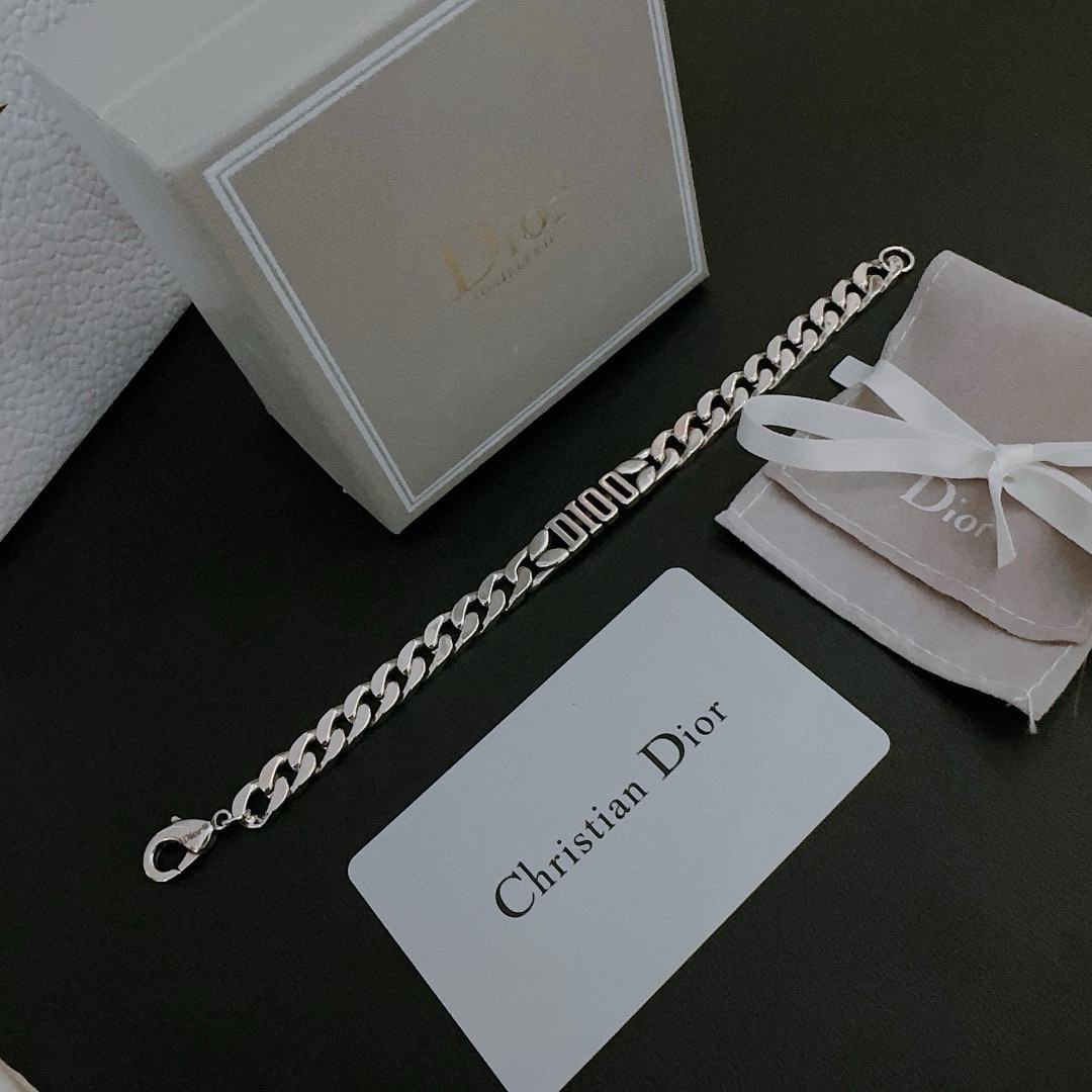 【DIOR】ブレスレット、ファッションシンプルなスタイル 240812