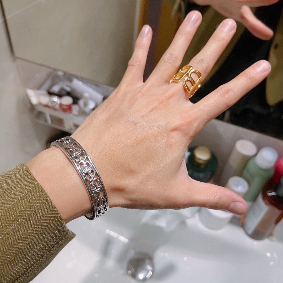 【BALENCIAGA】ブレスレット、ファッションシンプルなスタイル  240814