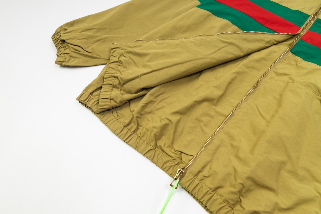 【GUCCI  公式旗艦店】グッチ  ジャケット着 好評に付き再入荷 240826