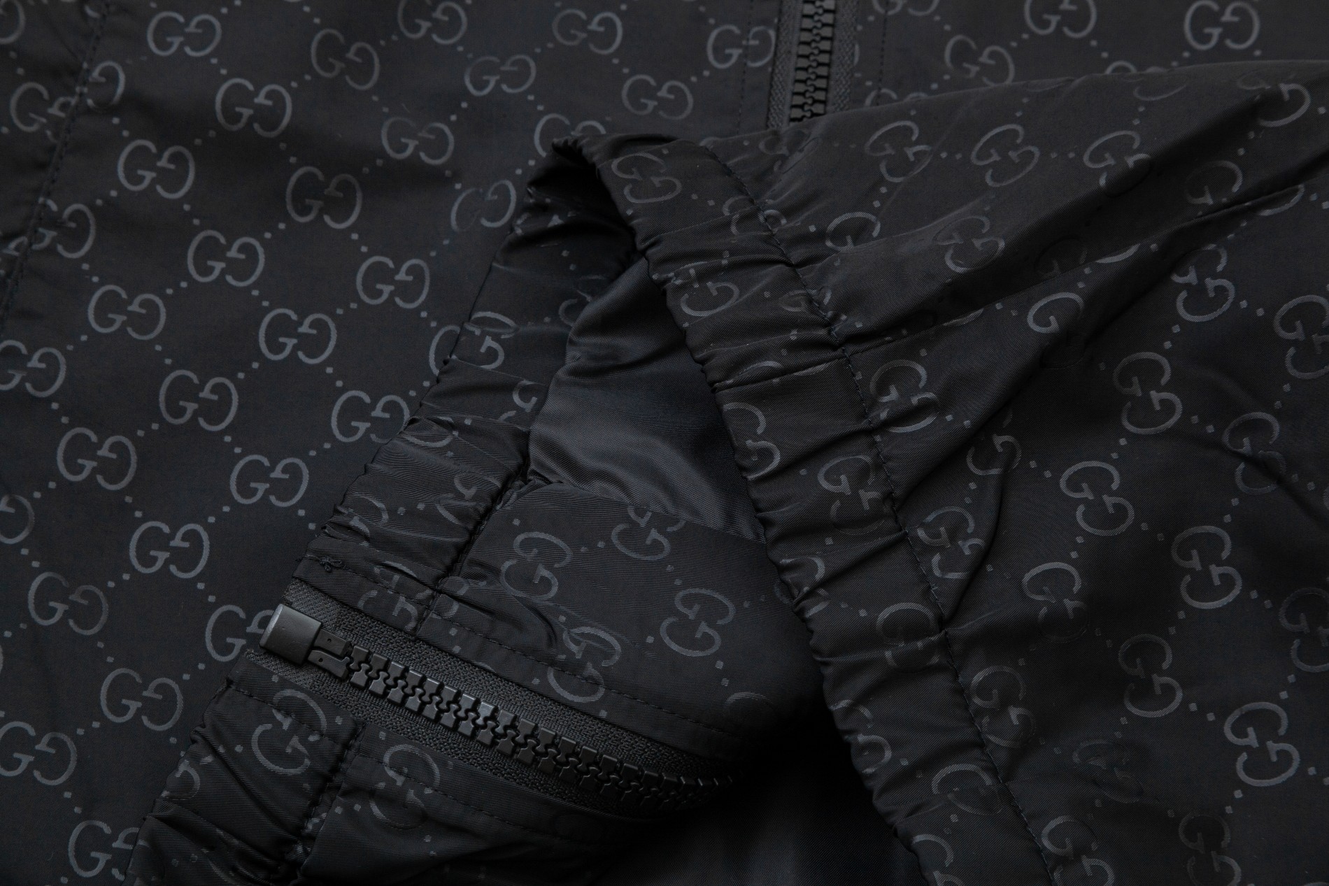 【MONCLER  公式旗艦店】モンクレール  ジャケット着 好評に付き再入荷 240826