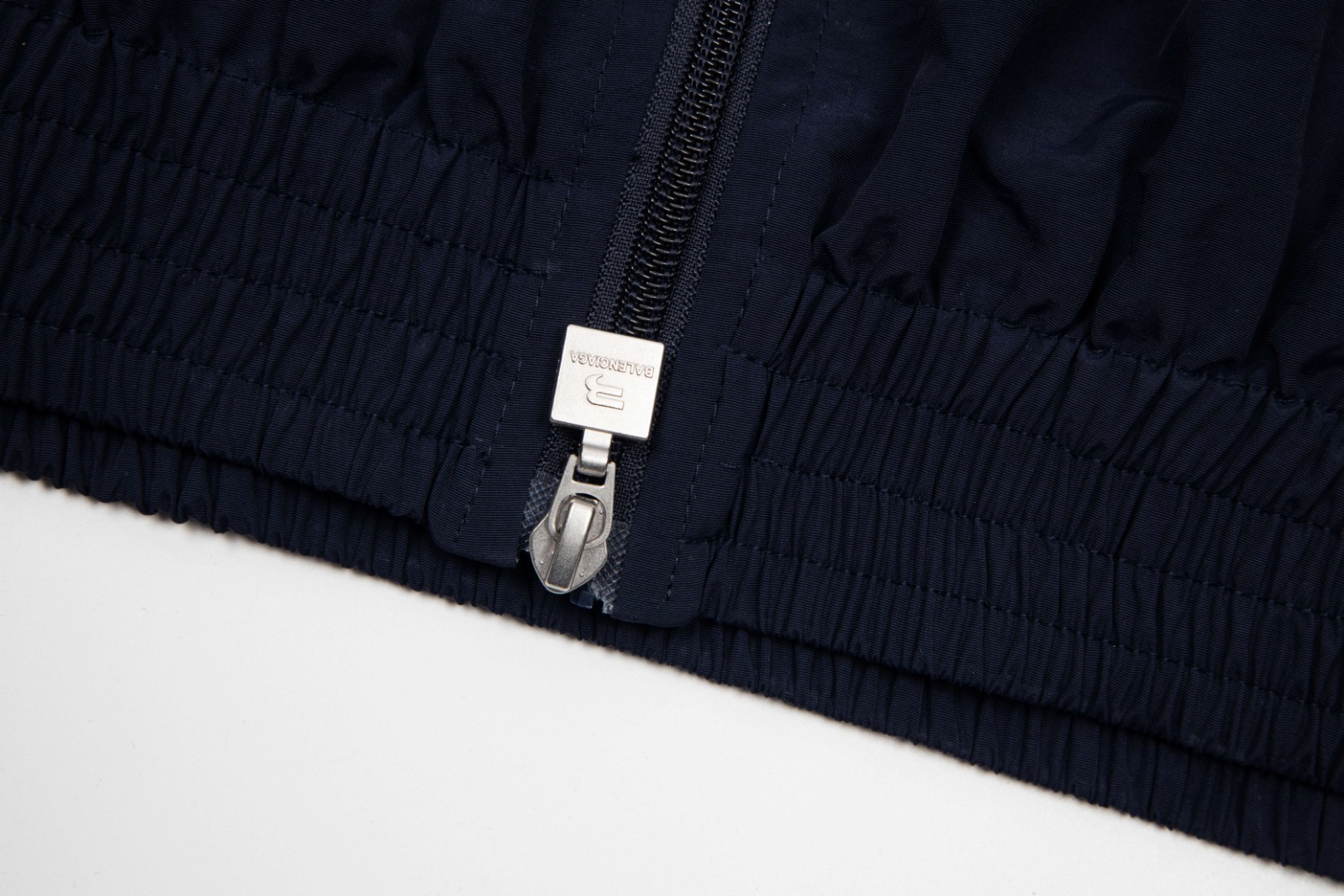 【BALENCIAGA 公式旗艦店】 バレンシアガ  ジャケット着 好評に付き再入荷 240826