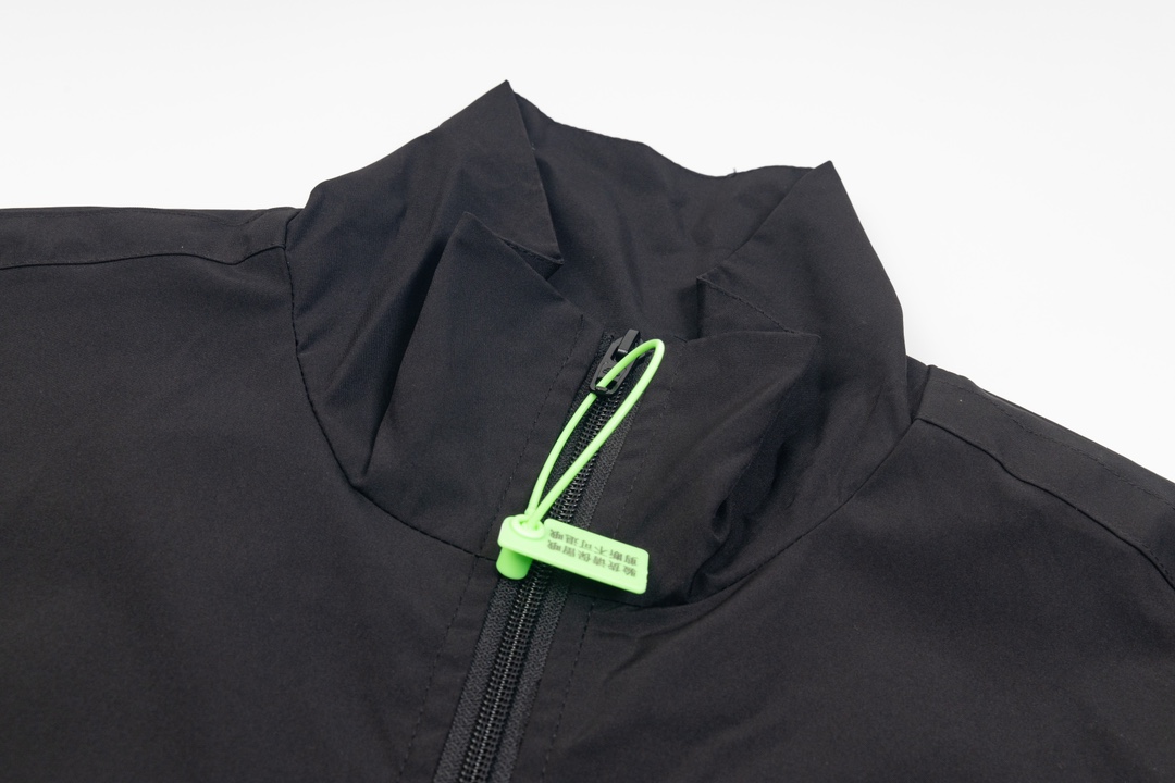 【BALENCIAGA 公式旗艦店】 バレンシアガ  ジャケット着 好評に付き再入荷 240827