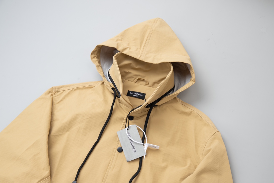 【BALENCIAGA 公式旗艦店】 バレンシアガ  ジャケット着 好評に付き再入荷 240827
