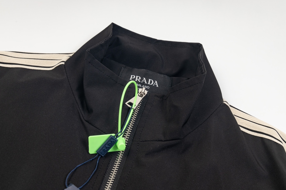 【PRADA  公式旗艦店】プラダ  ジャケット着 好評に付き再入荷 240827