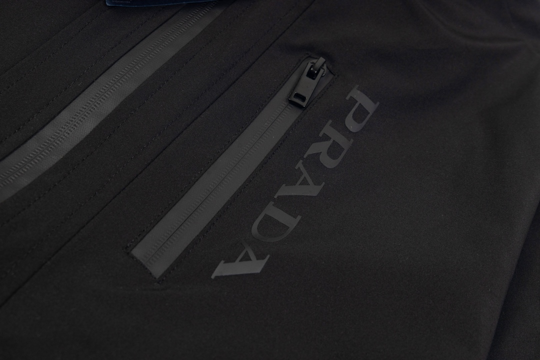 【PRADA  公式旗艦店】プラダ  ジャケット着 好評に付き再入荷 240827