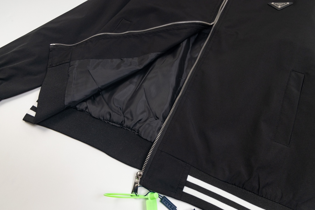 【PRADA  公式旗艦店】プラダ  ジャケット着 好評に付き再入荷 240827