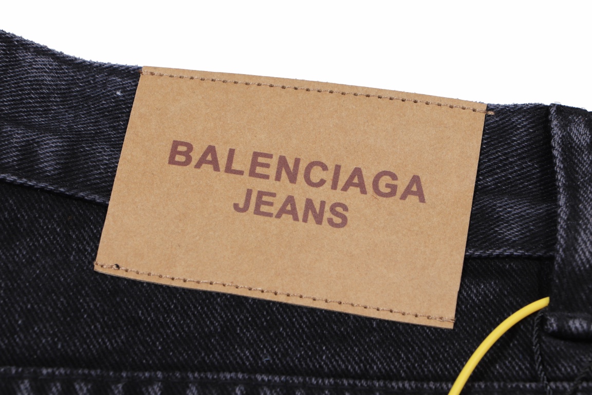 【BALENCIAGA 公式旗艦店】バレンシアガ  ジーパン  ご好評に付き再入荷  240830