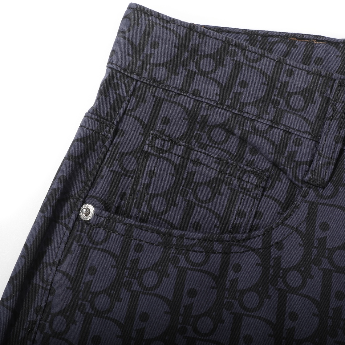 【DIOR 公式旗艦店】ディオール  ジーパン  ご好評に付き再入荷  240831