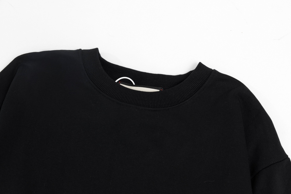 【GUCCI  公式旗艦店】グッチ 丸首の衛衣 スウェットご好評に付き再入荷 240902