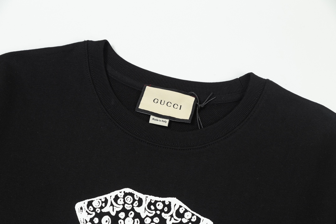 【GUCCI  公式旗艦店】グッチ 丸首の衛衣 スウェットご好評に付き再入荷 240902