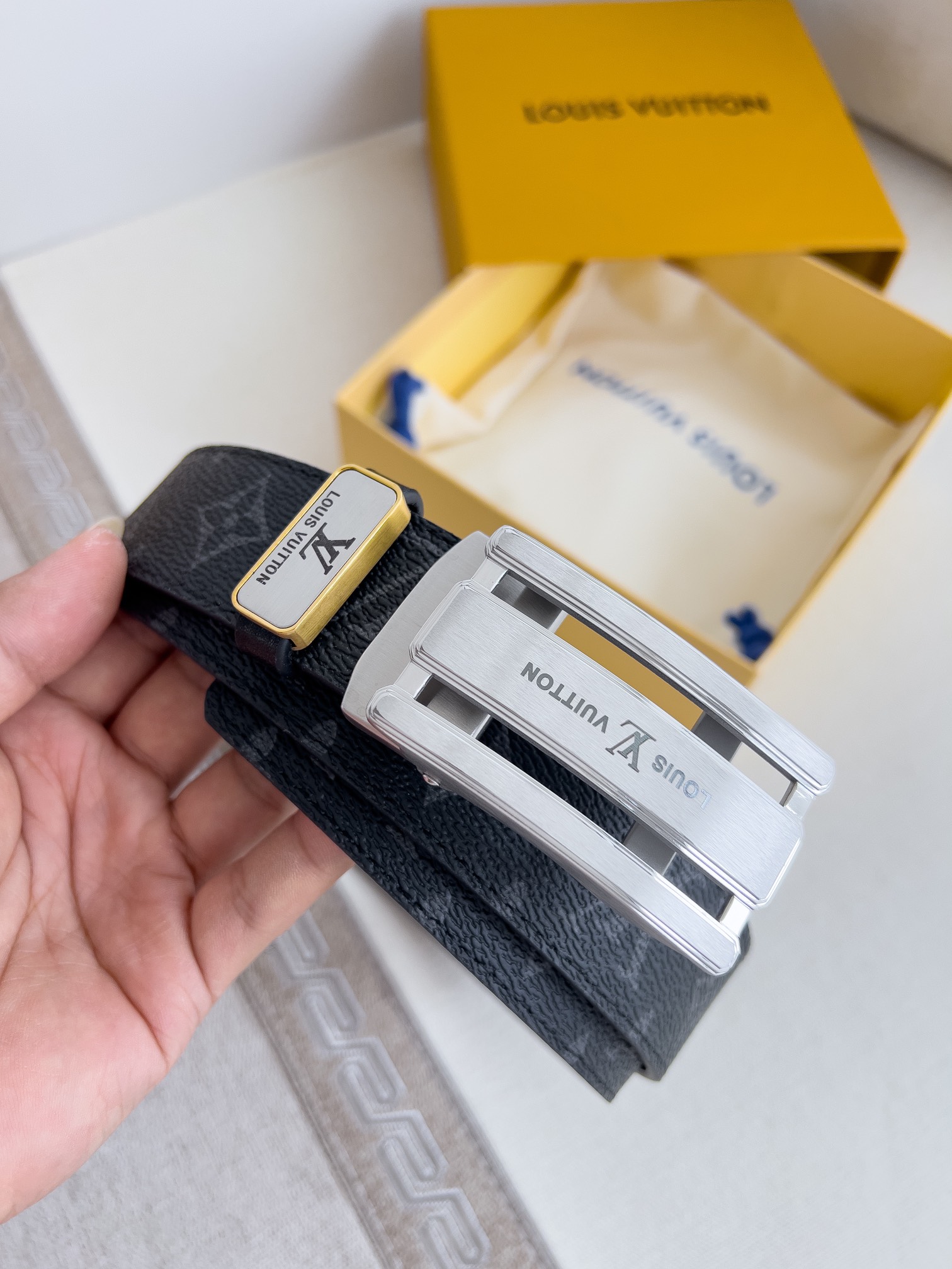 LV【LOUIS VUITTON】(ルイヴィトン) 3.5cmベルト メンズ  240903