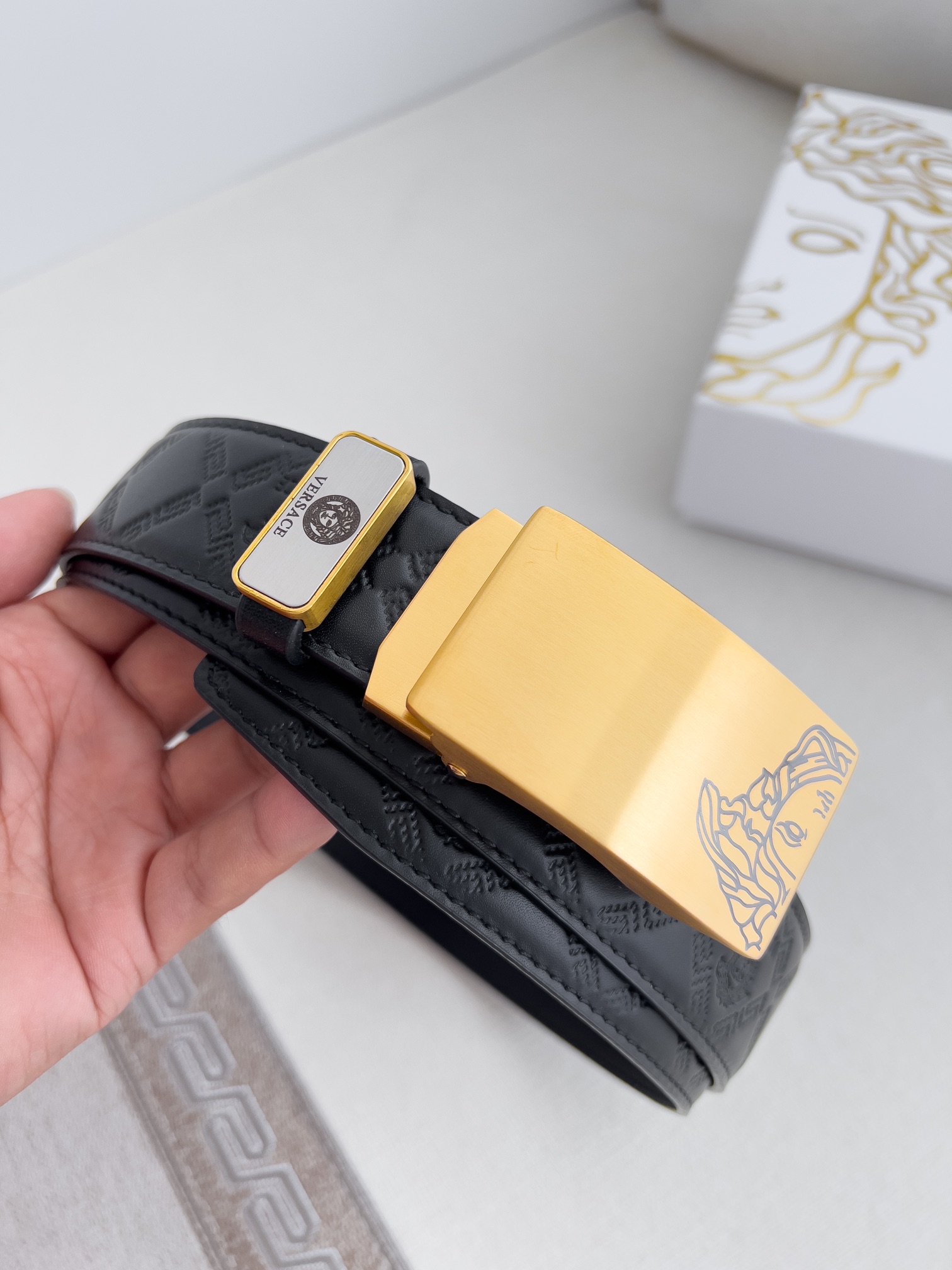 【VERSACE】(ヴェルサーチ) 3.5cmベルト メンズ 240903