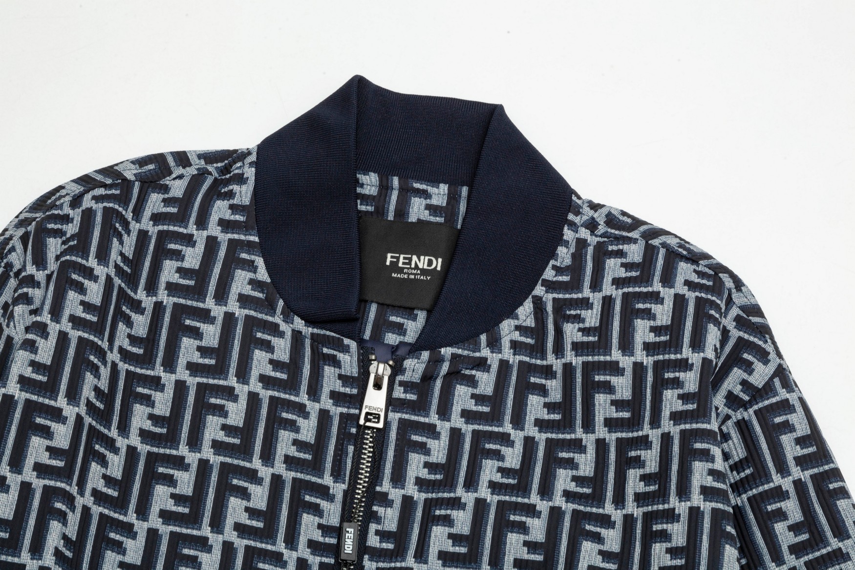 【FENDI】 フェンディ  ジャケット着  ご好評に付き再入荷！240921