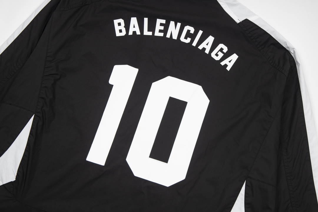 【BALENCIAGA】バレンシアガ  ジャケット着  ご好評に付き再入荷！240921