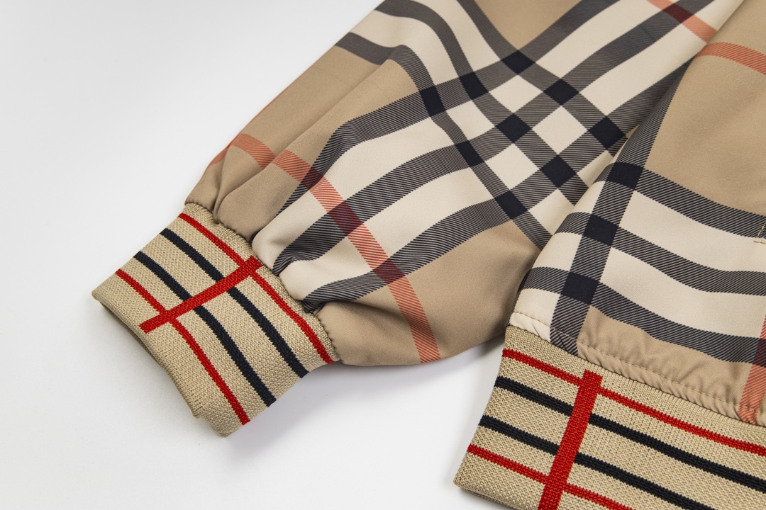 【BURBERRY 公式旗艦店】バーバリー  ジャケット着ご好評に付き再入荷！240924