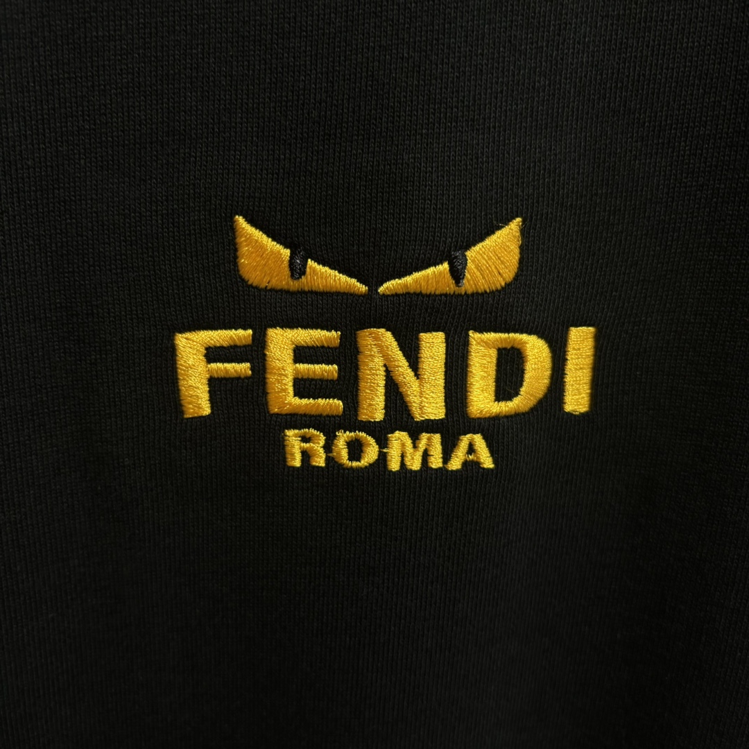 【FENDI  公式旗艦店】フェンディ  丸首の衛衣 スウェット ご好評に付き再入荷  240925