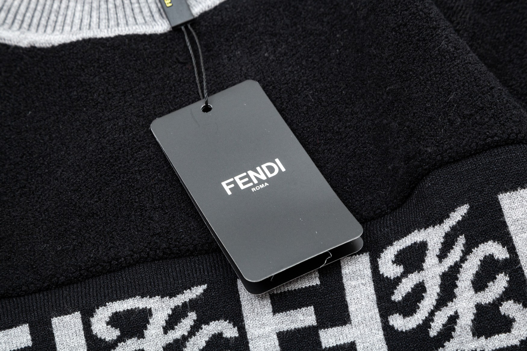 【FENDI 公式旗艦店】フェンディ   セーター好評に付き再入荷！ 240929