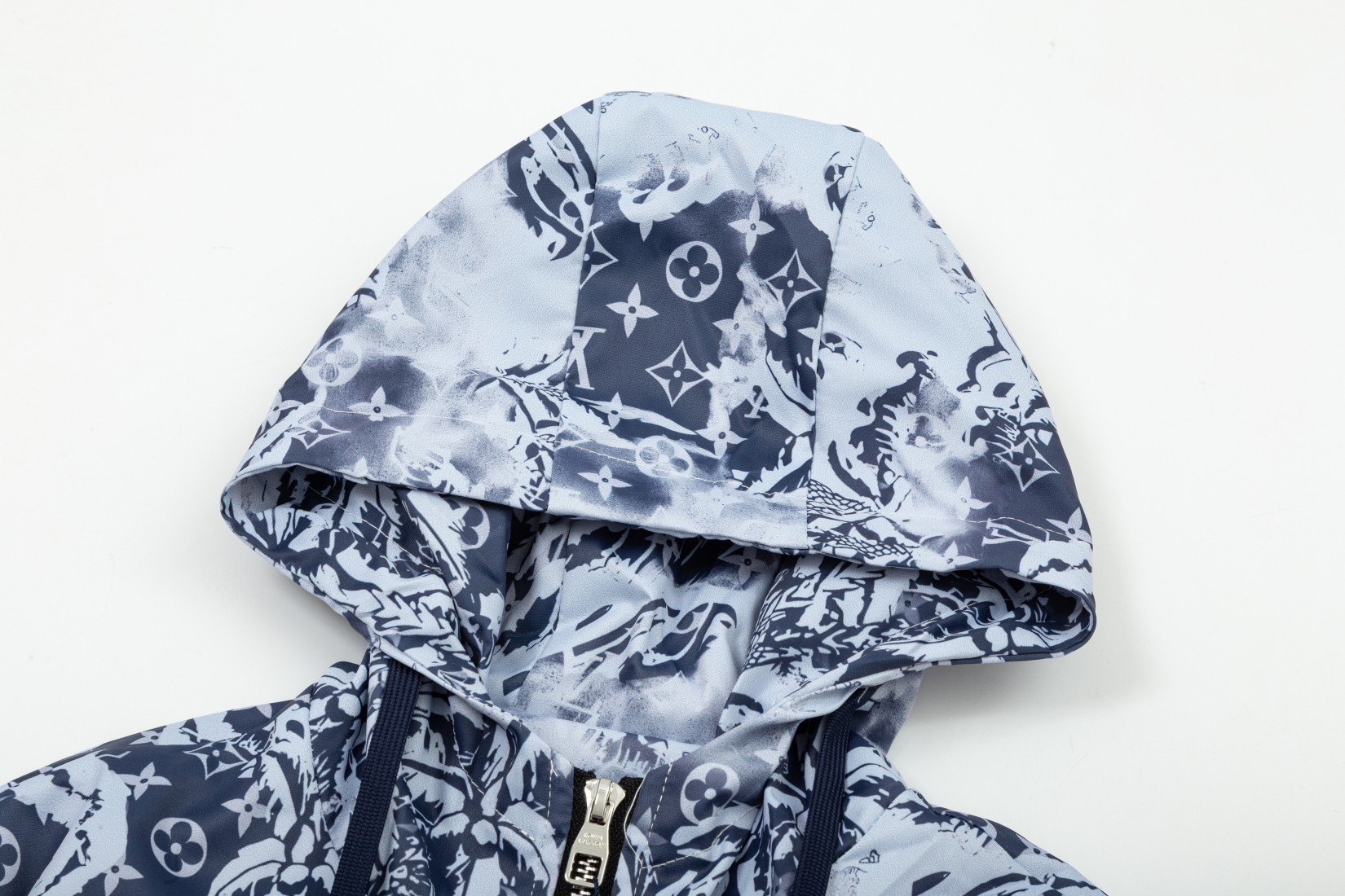 【LOUIS VUITTON 公式旗艦店】ルイヴィトン  ジャケット着 ご好評に付き再入荷！241021