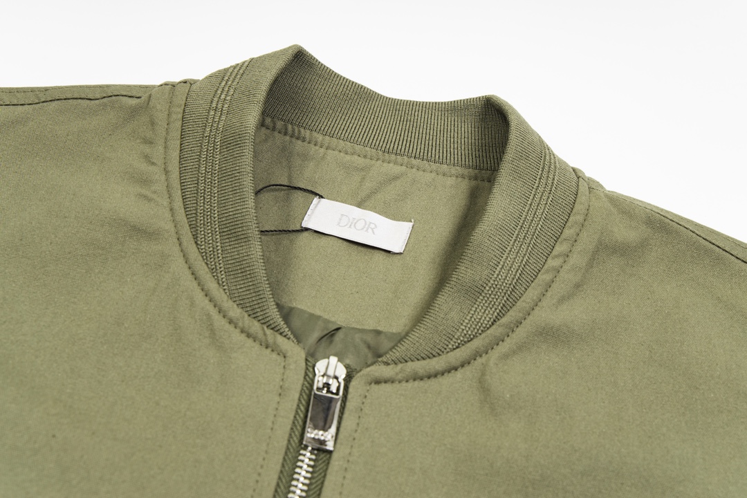 【DIOR  公式旗艦店】ディオール  ジャケット着 ご好評に付き再入荷！241021