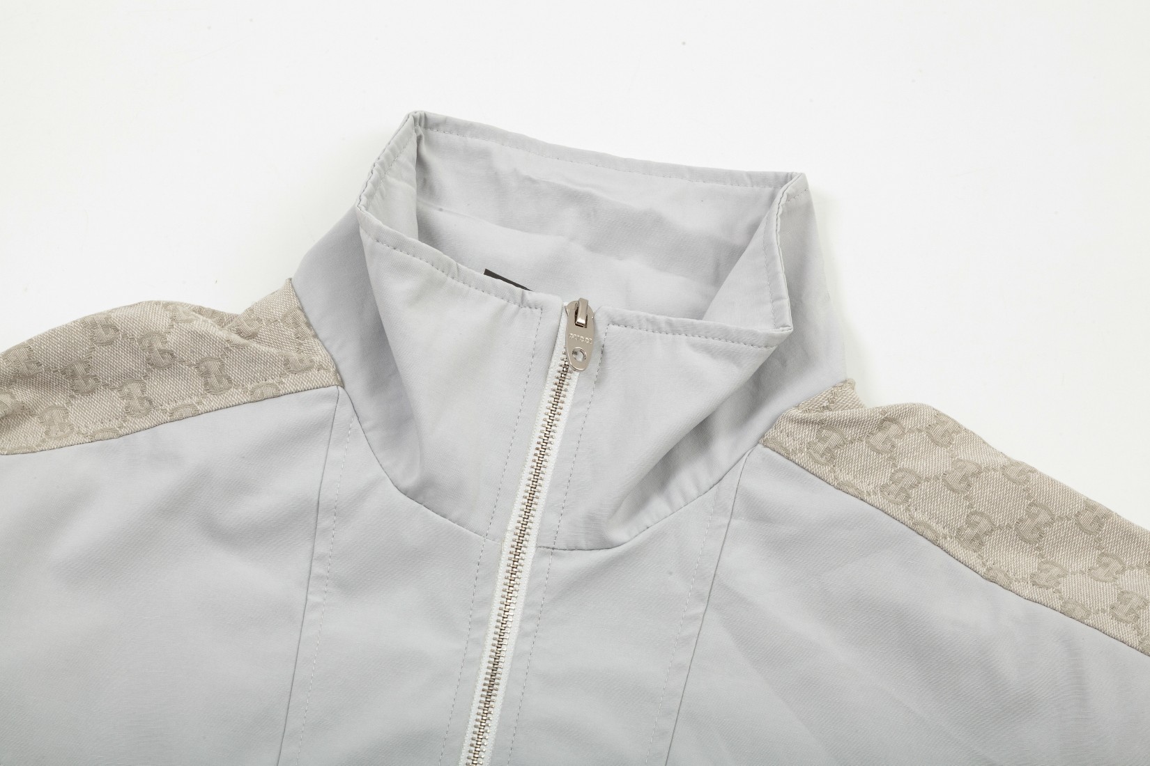 【GUCCI  公式旗艦店】グッチ  ジャケット着 ご好評に付き再入荷！241021