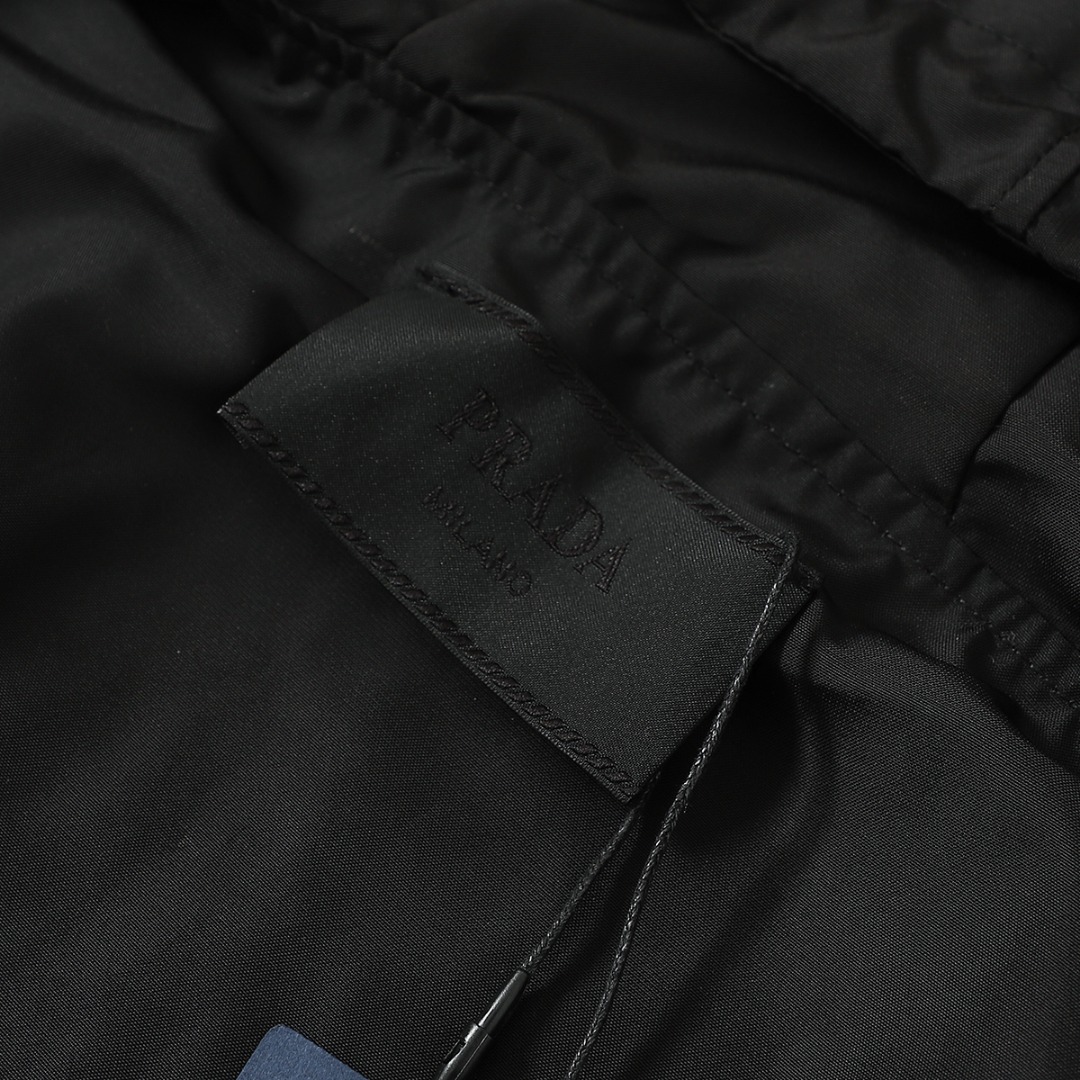 【PRADA  公式旗艦店】 プラダ  ジャケット着 ご好評に付き再入荷！241024