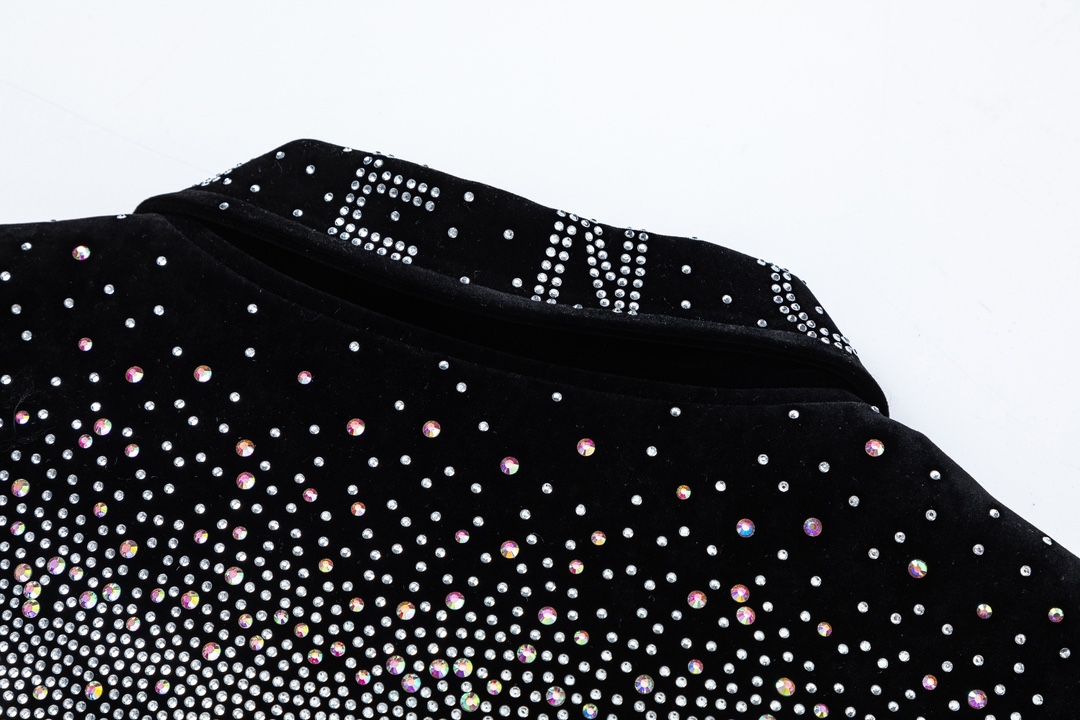 【GIVENCHY  公式旗艦店】ジバンシー   ジャケット着 好評に付き再入荷！241028