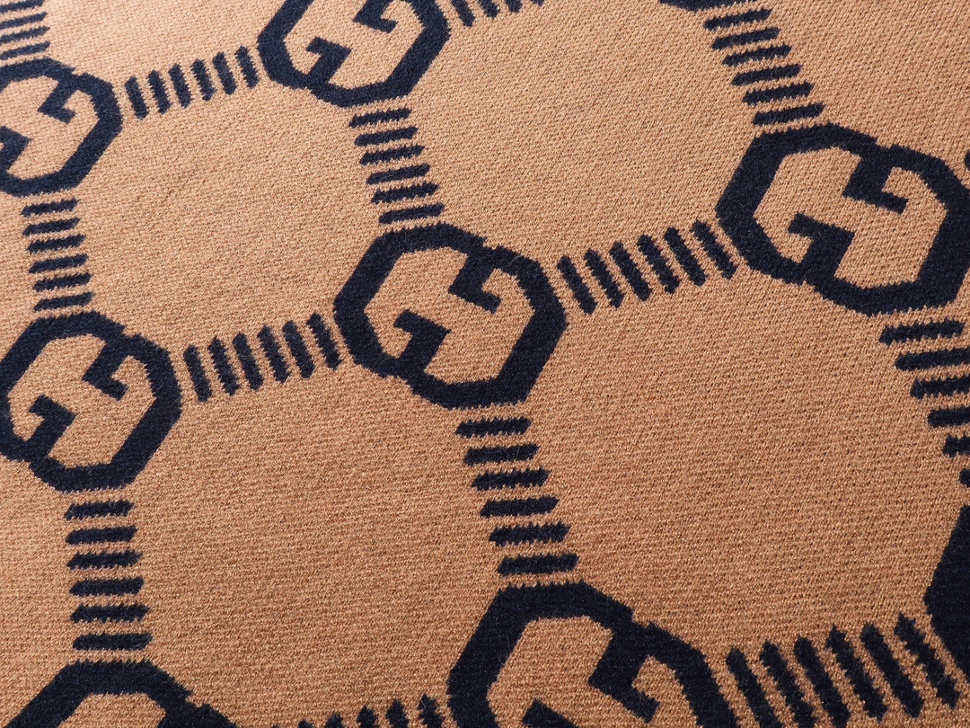 【GUCCI  公式旗艦店】グッチ  セーター好評に付き再入荷！ 241029