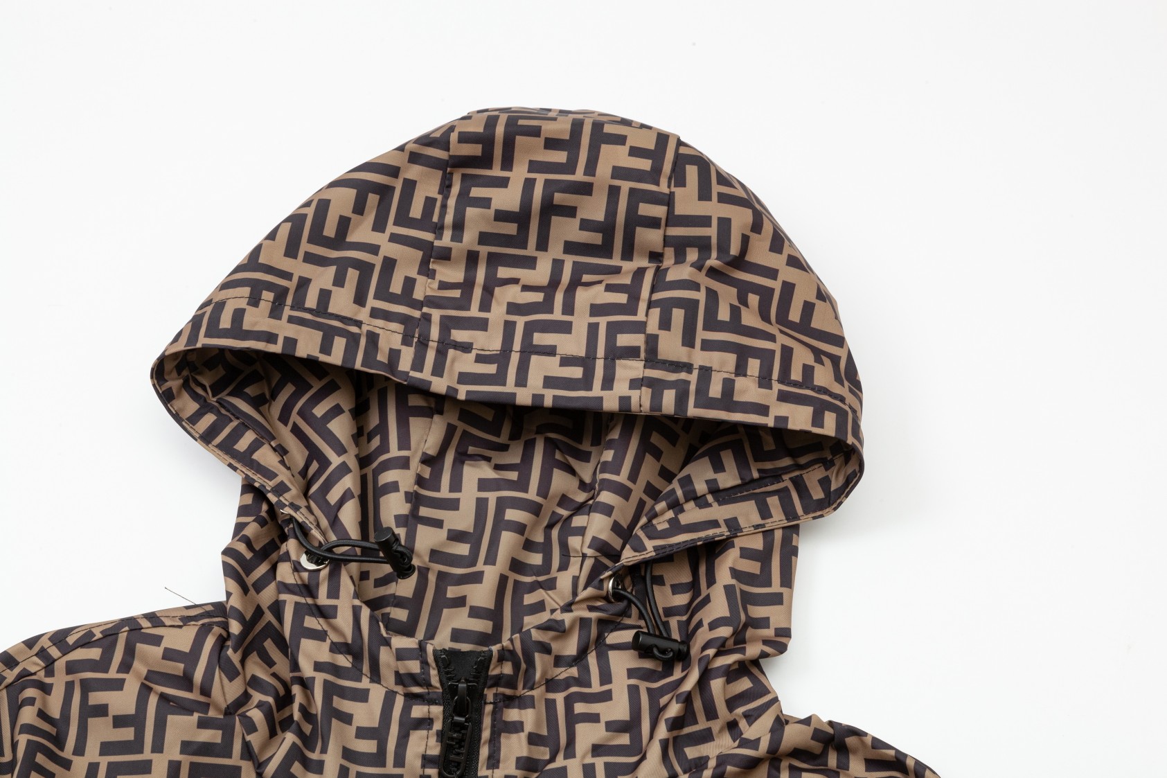 【FENDI 公式旗艦店】フェンディ ジャケット好評に付き再入荷！241029